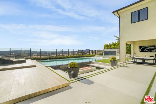 20306 W Willoughby Lane, Porter Ranch (los Angeles), CA 91326