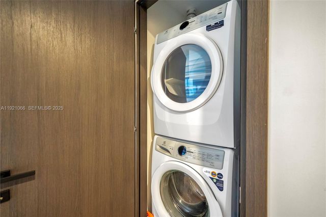 398 NE 5th St 3709, Miami, FL 33132