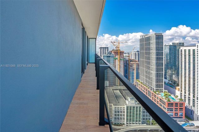 398 NE 5th St 3709, Miami, FL 33132