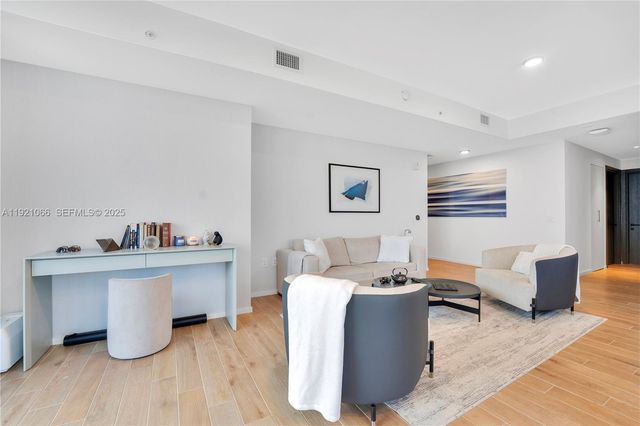 398 NE 5th St 3709, Miami, FL 33132