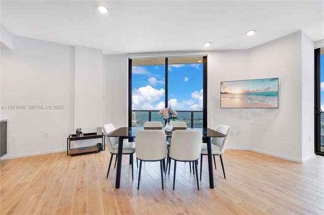 398 NE 5th St 3709, Miami, FL 33132