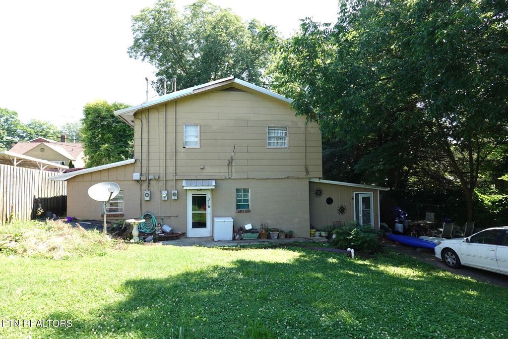 316 Carter Ave, Harriman, TN 37748