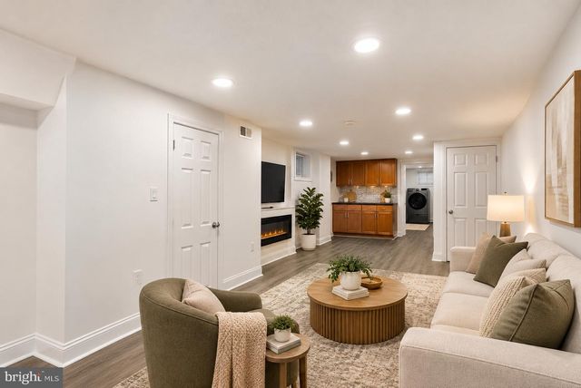 5813 COBBS CREEK PKWY, Philadelphia, PA 19143