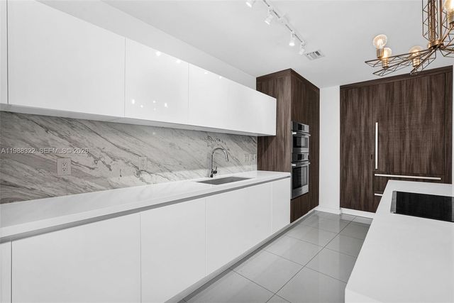 851 NE 1st Avenue 2912, Miami, FL 33132