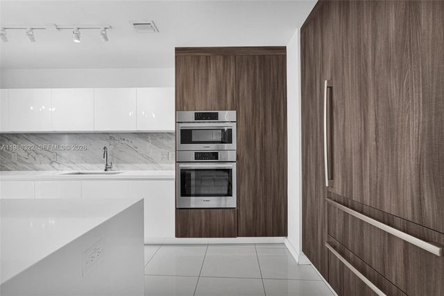851 NE 1st Avenue 2912, Miami, FL 33132