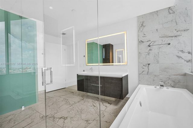 851 NE 1st Avenue 2912, Miami, FL 33132