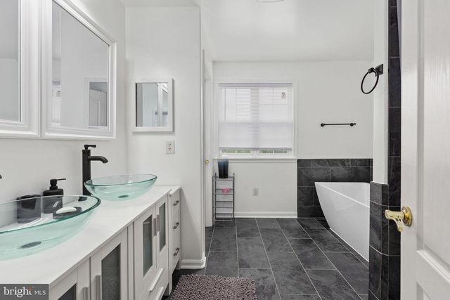 1004 BLACK OAK CT, Fredericksburg, VA 22401