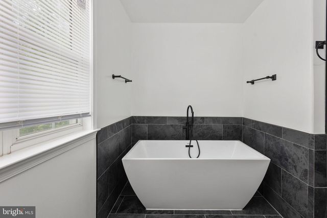 1004 BLACK OAK CT, Fredericksburg, VA 22401