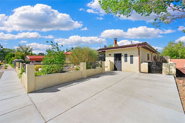 1722 Callejon Emilia, Santa Fe, NM 87501