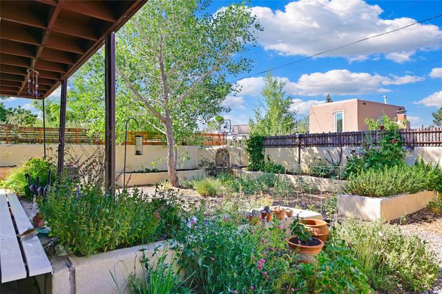 1722 Callejon Emilia, Santa Fe, NM 87501