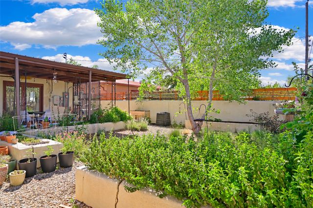1722 Callejon Emilia, Santa Fe, NM 87501