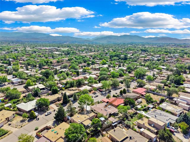 1722 Callejon Emilia, Santa Fe, NM 87501