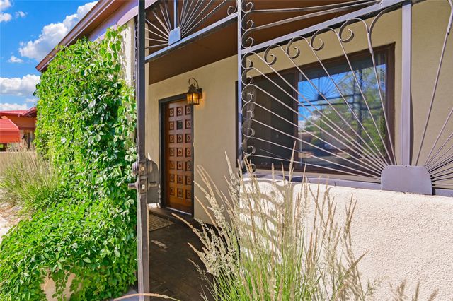 1722 Callejon Emilia, Santa Fe, NM 87501