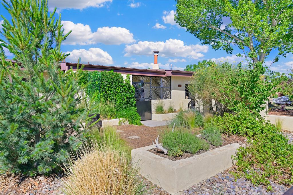 1722 Callejon Emilia, Santa Fe, NM 87501