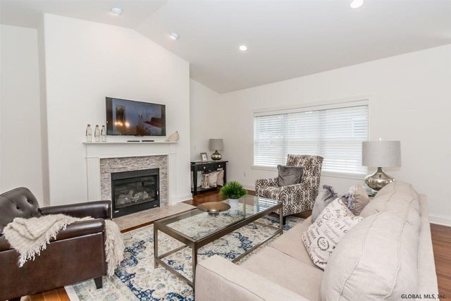 91 Lakepointe Way, Stillwater, NY 12866