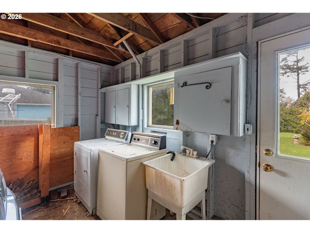 1236 Sw SEABROOK Ln, Waldport, OR 97394