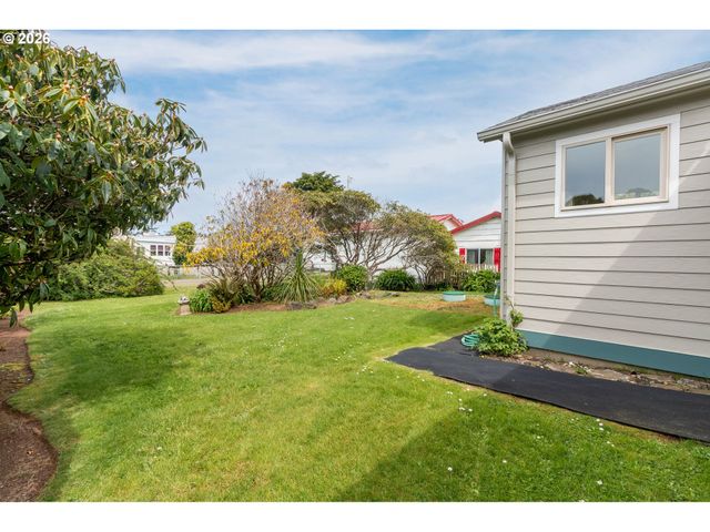 1236 Sw SEABROOK Ln, Waldport, OR 97394