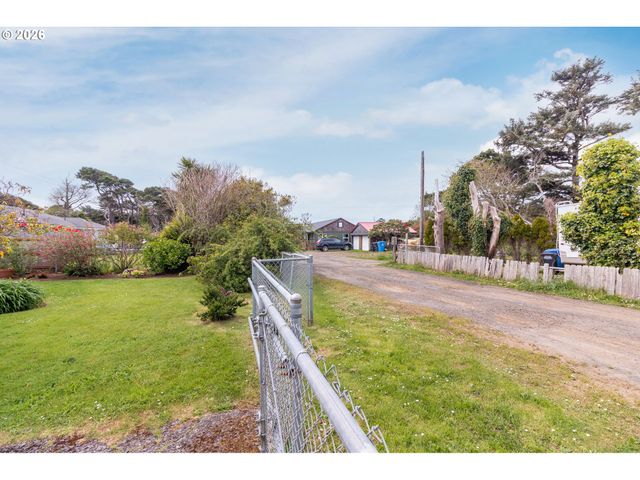 1236 Sw SEABROOK Ln, Waldport, OR 97394