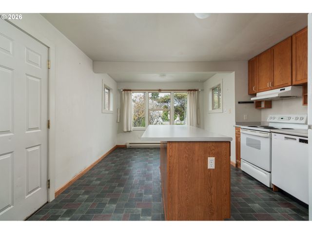 1236 Sw SEABROOK Ln, Waldport, OR 97394