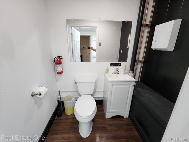 4105 12 Mile Road, Berkley, MI 48072