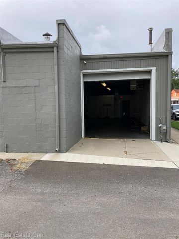 4105 12 Mile Road, Berkley, MI 48072