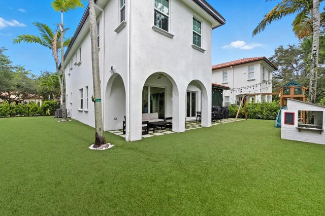 981 Mill Creek Drive, Palm Beach Gardens, FL 33410