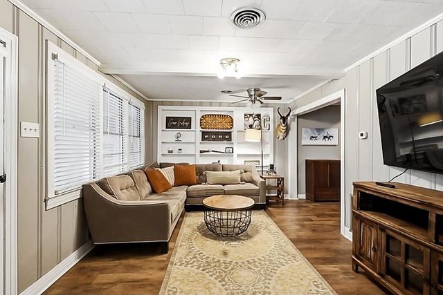 168 St Ann St, Raceland, LA 70394