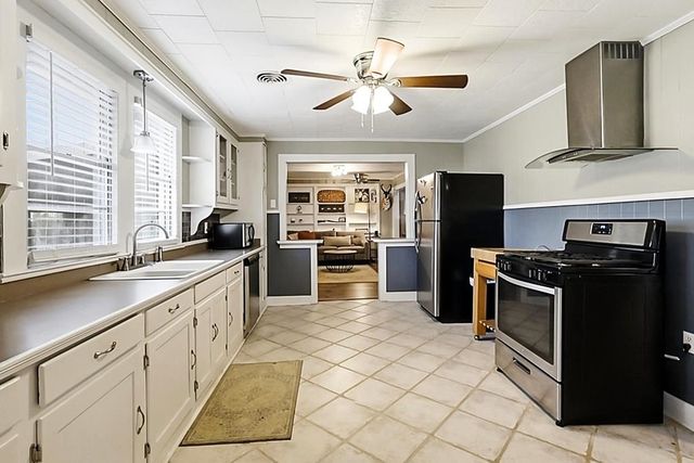 168 St Ann St, Raceland, LA 70394