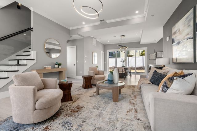 26 Wilson Cir 26, Newton, MA 02461