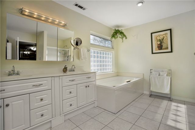 16116 Pin Oak Road, Fayetteville, AR 72704