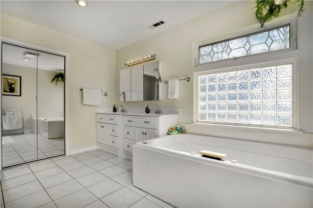 16116 Pin Oak Road, Fayetteville, AR 72704