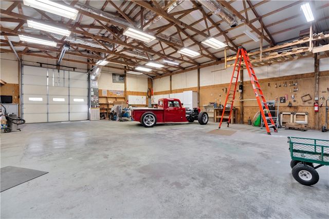 16116 Pin Oak Road, Fayetteville, AR 72704