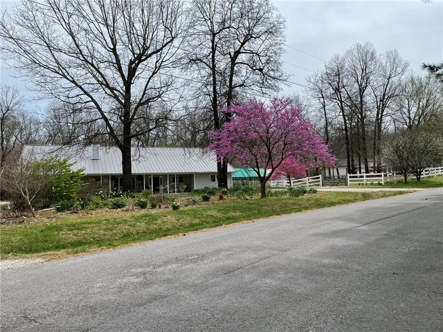 16116 Pin Oak Road, Fayetteville, AR 72704