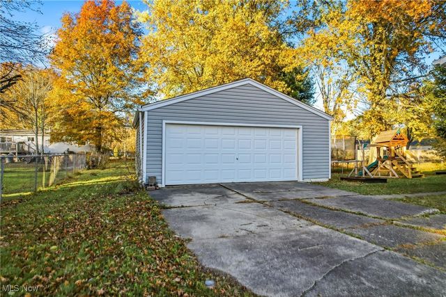 560 Beverly Hills Drive, Youngstown, OH 44505