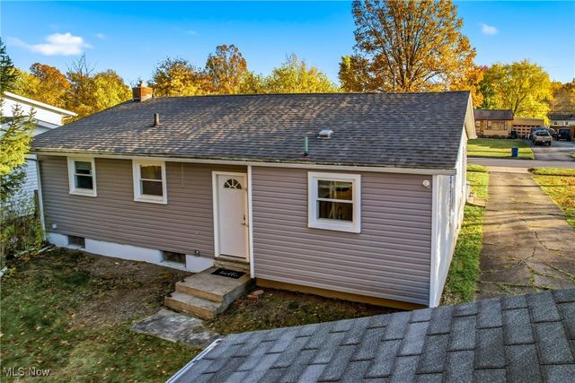 560 Beverly Hills Drive, Youngstown, OH 44505