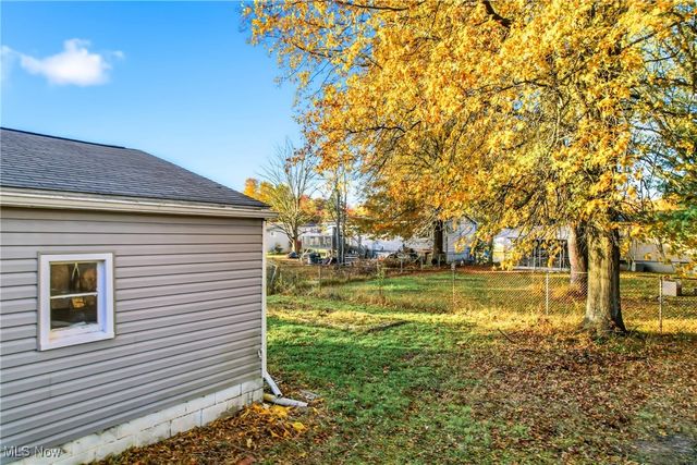 560 Beverly Hills Drive, Youngstown, OH 44505