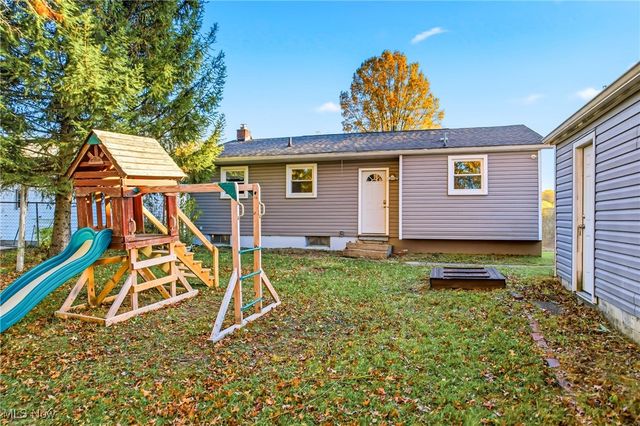 560 Beverly Hills Drive, Youngstown, OH 44505