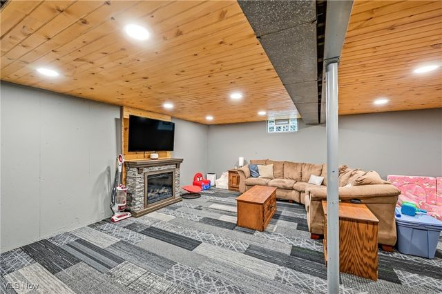 560 Beverly Hills Drive, Youngstown, OH 44505