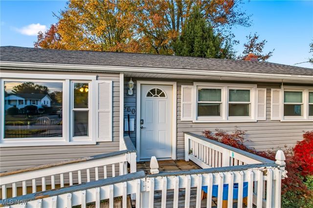 560 Beverly Hills Drive, Youngstown, OH 44505