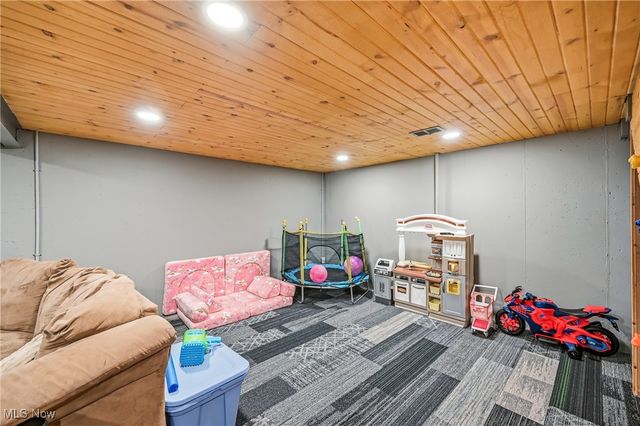 560 Beverly Hills Drive, Youngstown, OH 44505