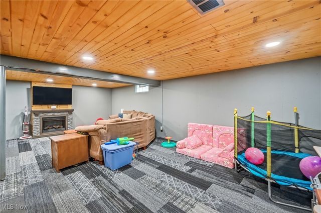 560 Beverly Hills Drive, Youngstown, OH 44505