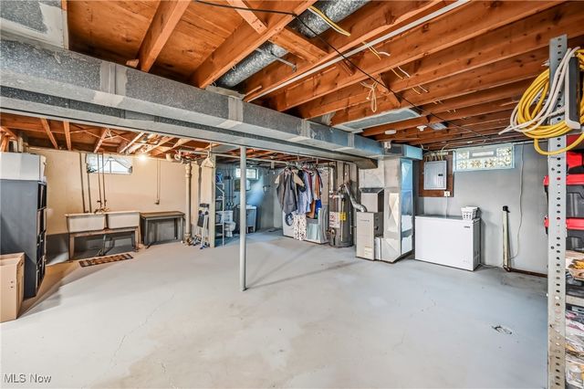 560 Beverly Hills Drive, Youngstown, OH 44505