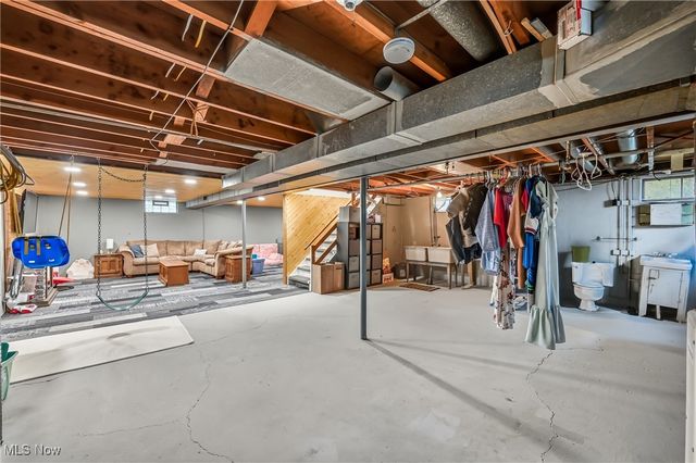 560 Beverly Hills Drive, Youngstown, OH 44505