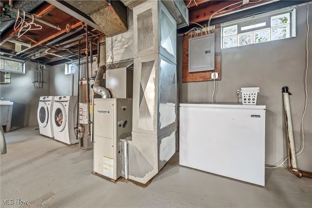 560 Beverly Hills Drive, Youngstown, OH 44505