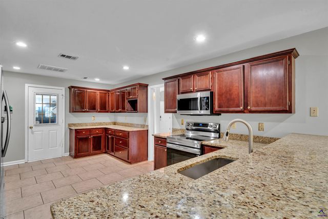 104 Sycamore Road, Kathleen, GA 31047