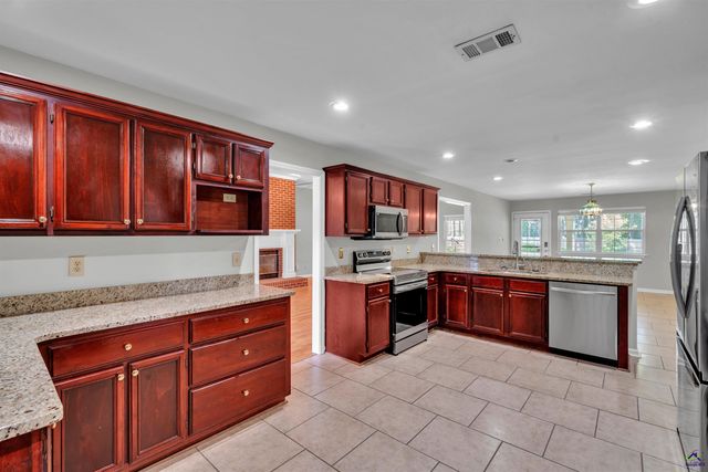 104 Sycamore Road, Kathleen, GA 31047