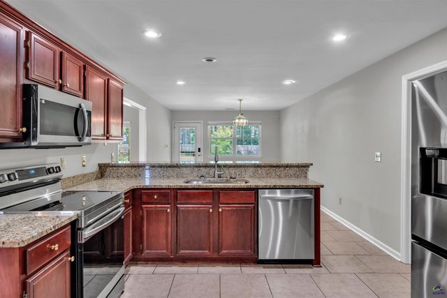 104 Sycamore Road, Kathleen, GA 31047