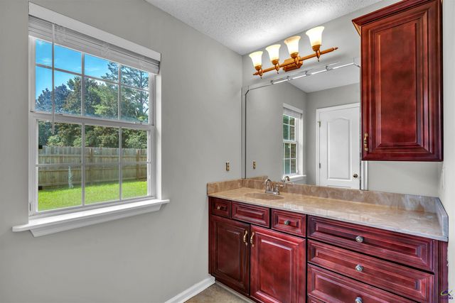104 Sycamore Road, Kathleen, GA 31047