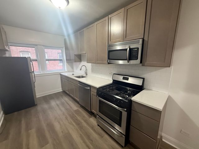 104 Lincoln Avenue 1E, Riverside, IL 60546