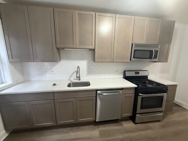 104 Lincoln Avenue 1E, Riverside, IL 60546